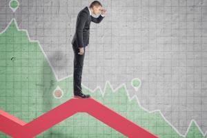 【黄金收盘】空头反击!强劲数据“吓坏”多头 贵金属全线回落