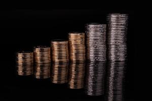 耶伦上演“变脸”大戏！黄金1800大关“屡战屡败”：这份报告可能又引大抛售？