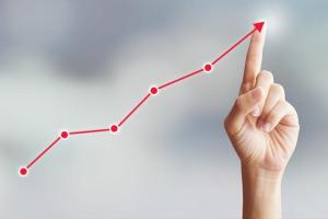 【黄金收盘】贵金属集体大爆发！黄金一度拉升逾20美元、铂金大涨超5% 美联储决议恐再引发大行情