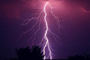 突发行情！黄金回落险破1810关键支撑 FOMC露鹰爪提振美元美债 WTI原油冲6周高点