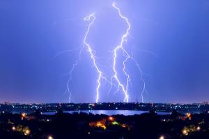 股债大跳水！黄金遇大量获利了结卖压 美国10年期国债收益率挫跌 原油利空回调展望仍佳