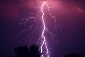 大利好时代！黄金白银高歌猛涨 美元快速翻身上调预期目标 俄乌紧张支撑原油持续走升