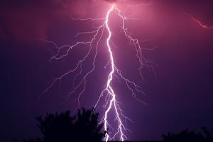 金价再破1910！俄乌突响紧急状态 美联储鹰派再露爪 美元快触96.2、WTI原油走高