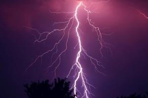 科技股腥风血雨！美欧央行政策差异重新定价 黄金上挑1865连连涨、油价110持稳前进