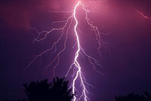 美联储连续升息来袭！黄金避险退潮1850震荡 美元遇“会议纪要不摊牌”反弹 油价推升110伺机