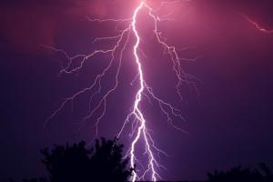 通胀触顶迹象！美国PCE缓解“大幅升息”展望 黄金1850支撑未破 美元跌102拉黑 夏日驾驶季油价115登高