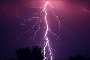 美联储升息3码落地！黄金1835拉高走扬、美元20年高点重挫 美原油库存连2周增加促油价贬近115