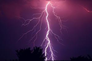 全球升息潮！拜登“经济衰退可避免论”落地 黄金1830遇中印需求降低 油价回涨重新探头110