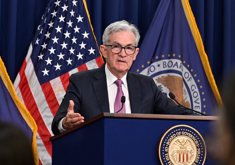 美联储加息风暴一次看！更鹰派点阵图、更多经济衰退风险 美债下跌“黄金逆风反弹”？