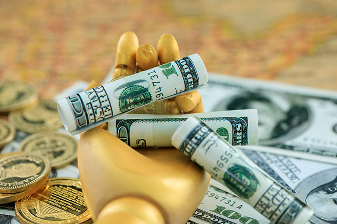 《货币战争》作者：金砖国家货币将利用黄金“摧毁美元”