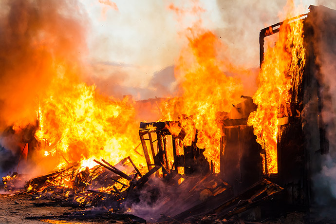 中东突发重磅！以色列大规模空袭酿至少50死 金价大涨逾16美元 如何交易黄金？
