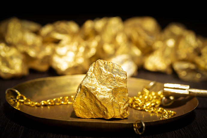 避险升温拉动黄金！投行：金价有望在今年第四季度升至……